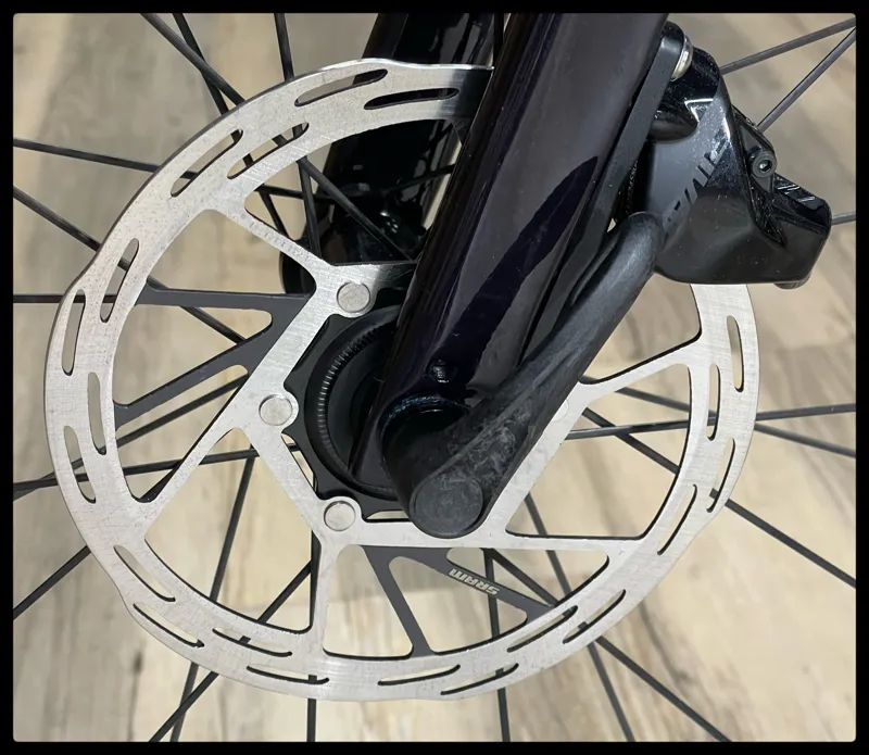 Giant Revolt Advanced Pro 1Gloss Black Currant Medium 2023-10